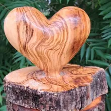 Herz aus Olivenholz, einzigartige Maserung