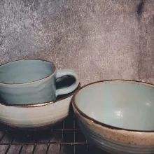 türkisblaues Geschirr