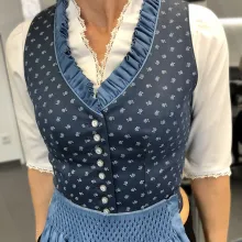 VHS Dirndlnähkurse - Dirndl-Nähkurs München Miesbach Rosenheim - Dirndl mit Schürze selber nähen - Dirndl in orange und blau - #DirndlNähkurs #Dirndlnähkurse #Dirndlnähen #DirndlSchürzenähen #DirndlNähkurse #Nähkurs #Dirndlschürze