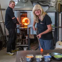 Nina & Stephen Thorp in der Werkstatt