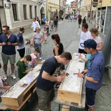 Edelsteine aus Gips ausgraben