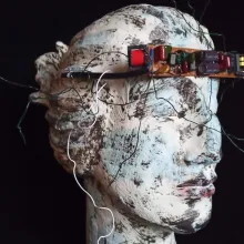 Keramikkopf, weiblich, "Die erschöpfte Frau"