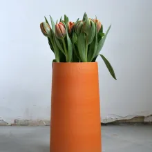 Zylindervase mit Porzellanengobe