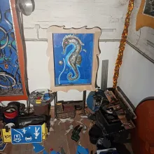 Kunstwerk im Arbeitsprozess.