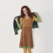 Gestricktes Kleid und Jacke 