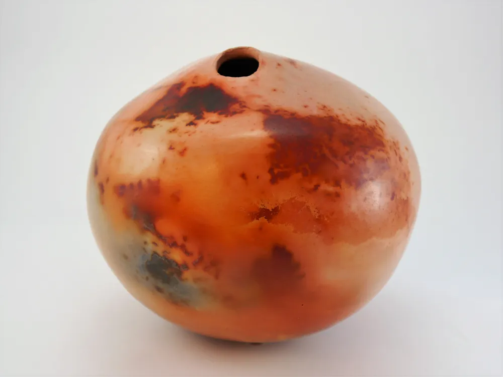 Gefäßobjekt  hangeformt, terra sigillata, handpoliert, Kapselbrand 