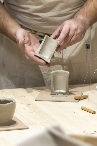 Das Aufschneidern eines Gefäßes zur Überprüfung der Drehqualität