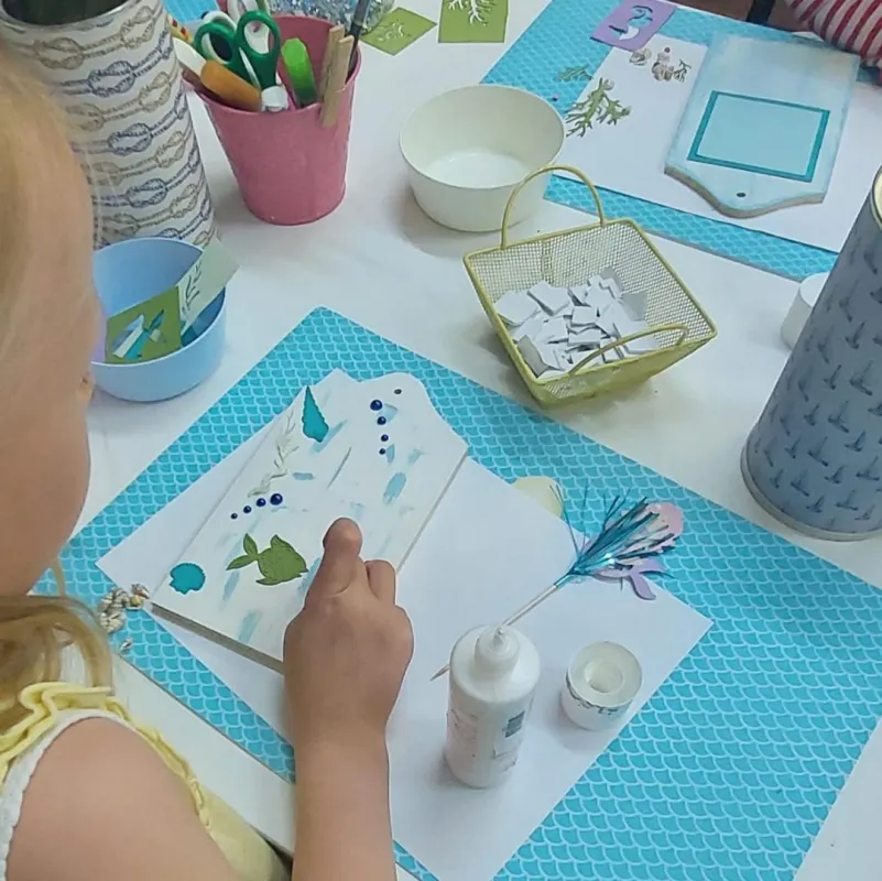 Kleine und große Hände sind uns Willkommen - komm in unsere kreative Welt - wir freuen uns auf dich!