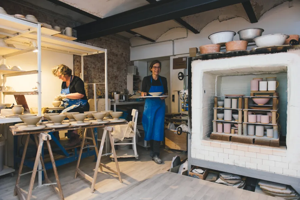 Töpferscheiben und Brennofen