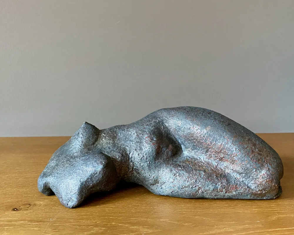 Rakuskulptur "Liegende"