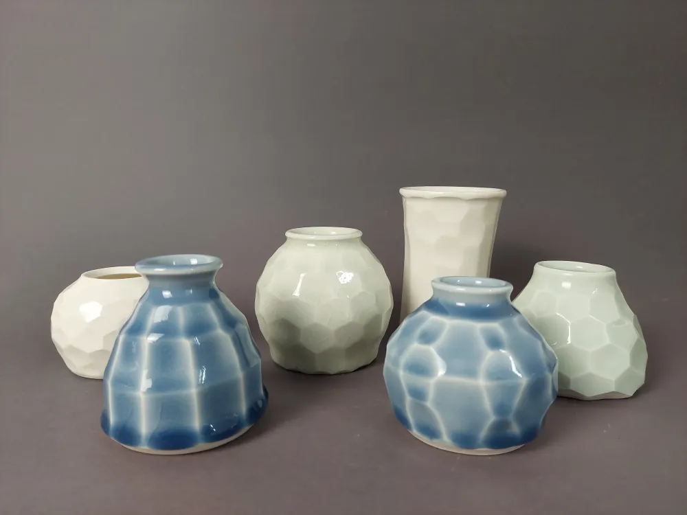 Porzellanvasen, geschnitten Katrin Bohnacker