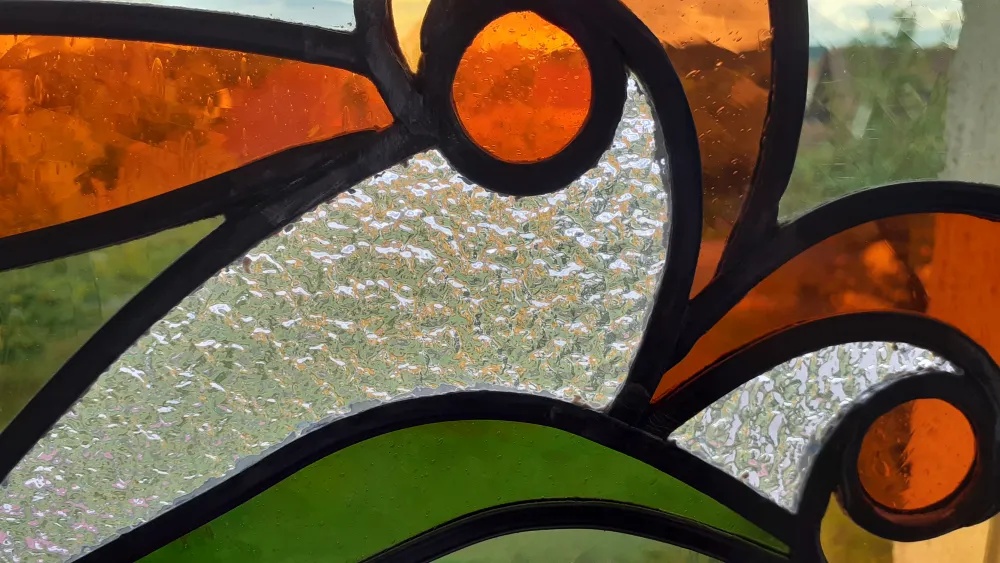 Detail einer restaurierten Bleiverglasung