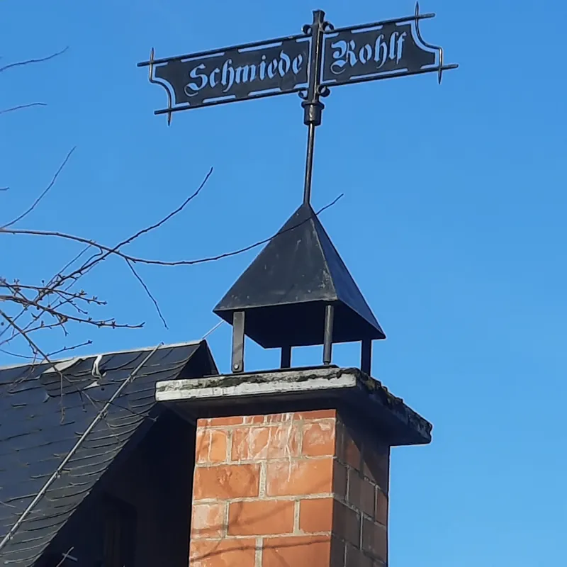 Wetterfahne auf der Werkstatt