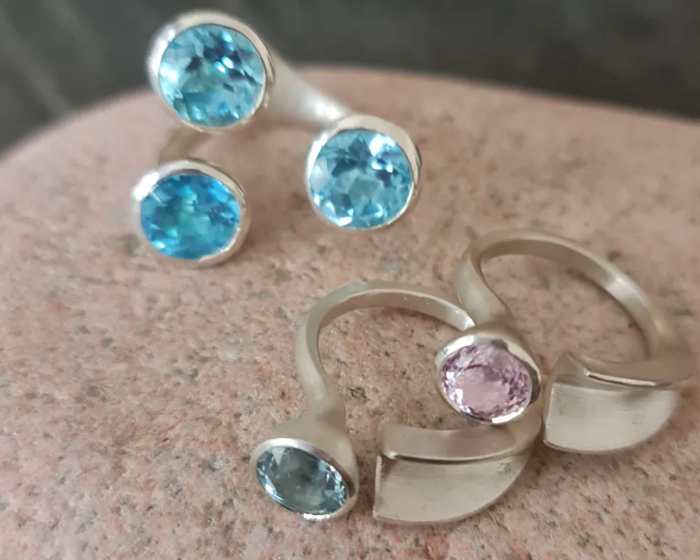 3 offene Ringe aus Silber mit Topas, Aquamarin und Kunzit
