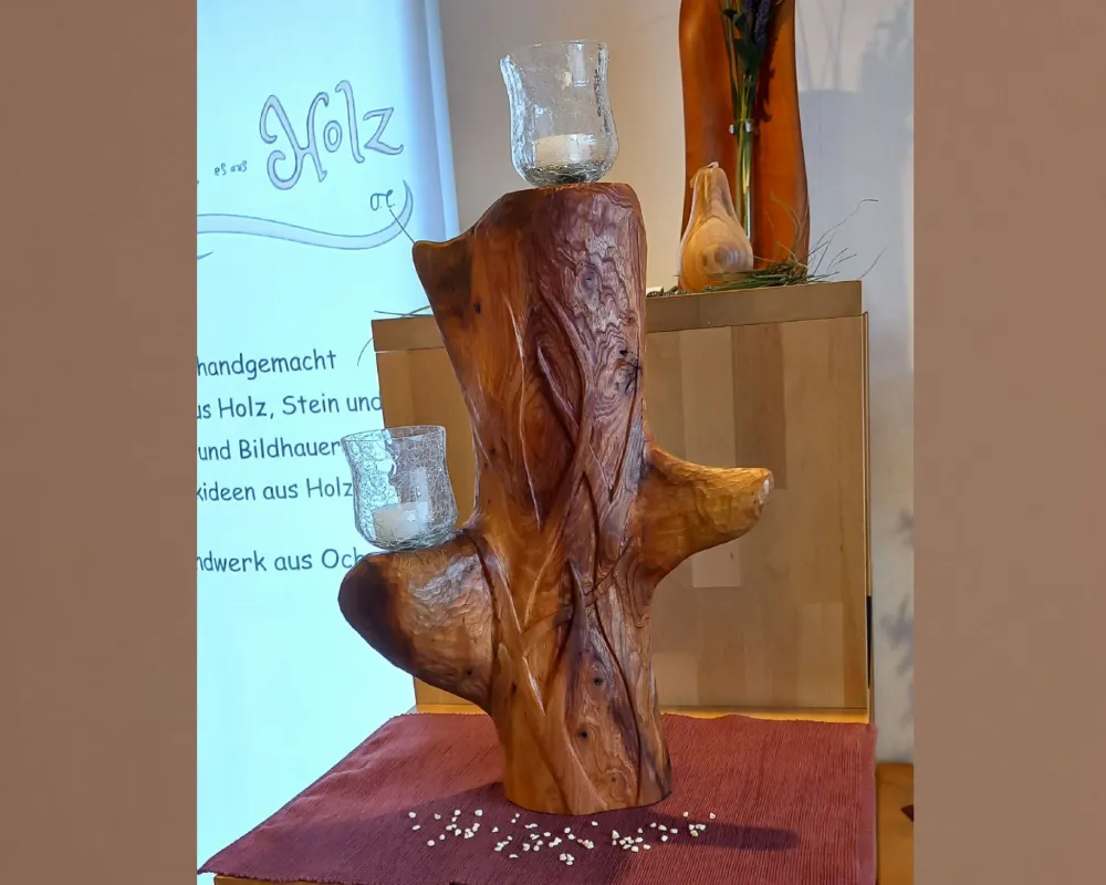 Bildhauerarbeit aus Gleditschie