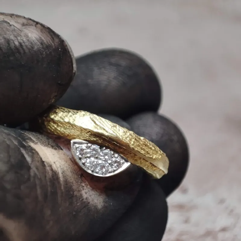 Ring - Ossasepia.  750 Gelbgold/Weißgold . Brillanten 