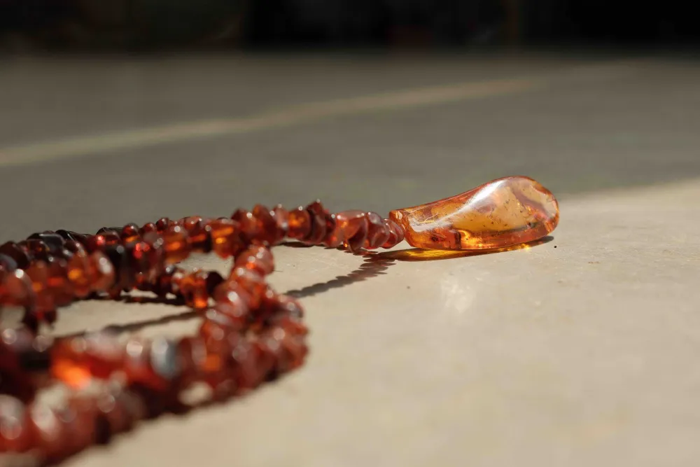 Collier "Homage an Ruth, baltischer Bernstein, Silber