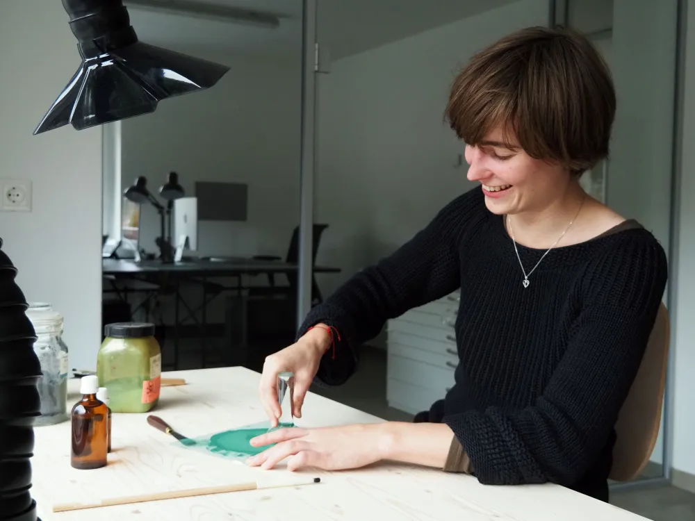 Ramona Pauli bei der Arbeit