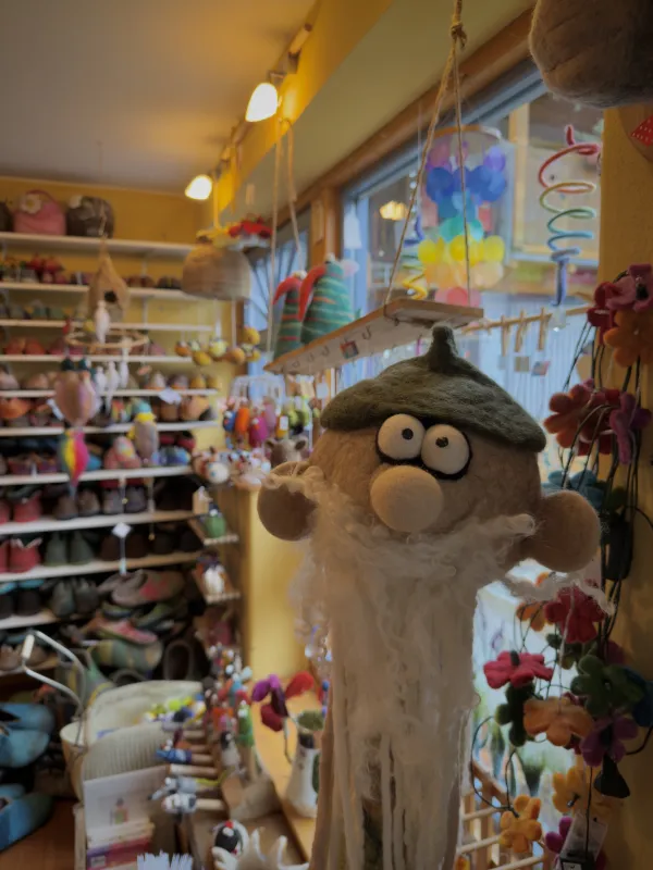 Der gute Hauswichtel beim Aufpassen