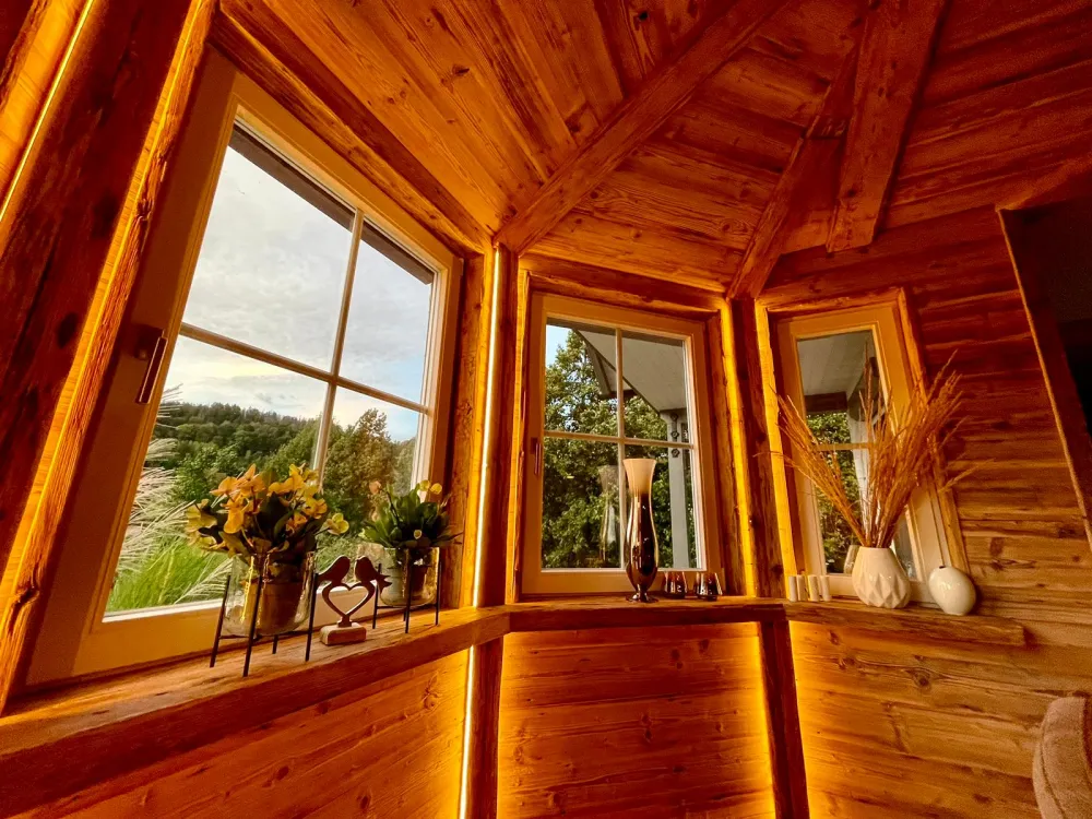 Raumgestaltung mit dem Werkstoff Altholz