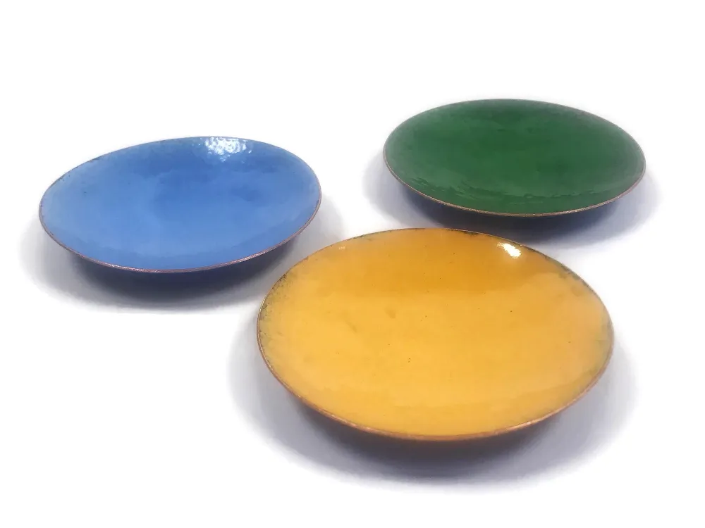 Bunt emaillierte Kupferschalen Bunt emaillierte Kupferschalen.