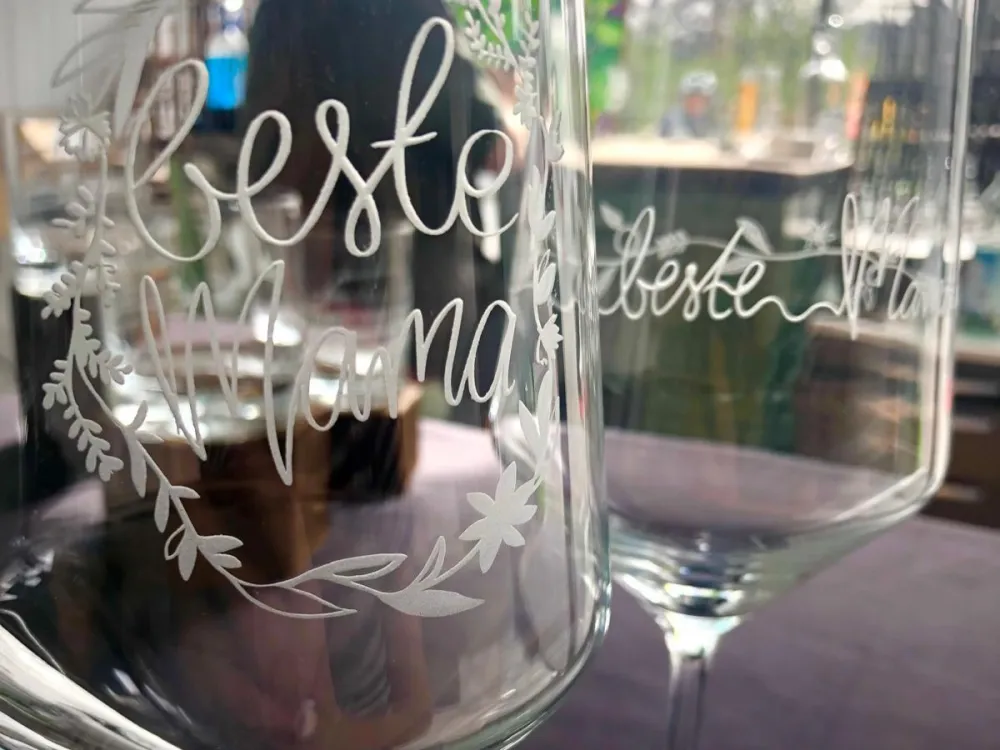 Gravierte Gläser von Evelina Ochs