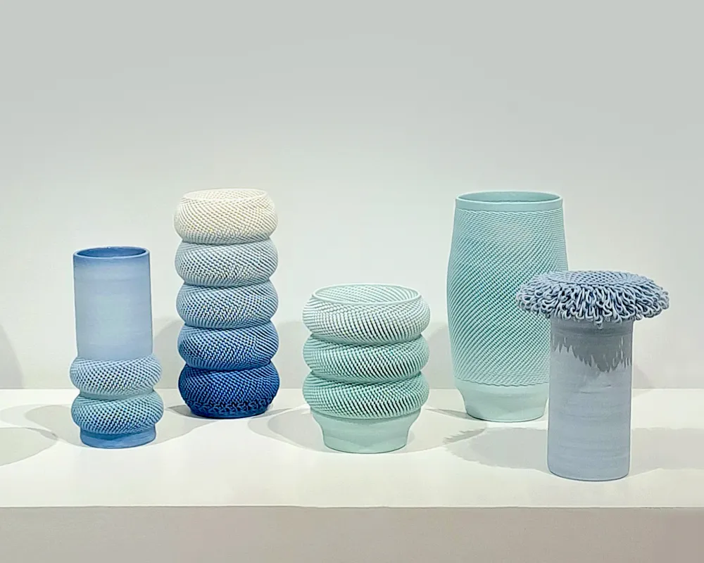 Porzellanobjekte der Serie 'Alchymia Digitalis'