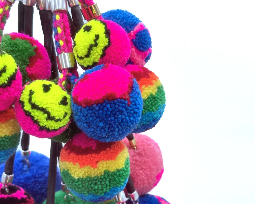 Statement Pompon Anhänger bunt