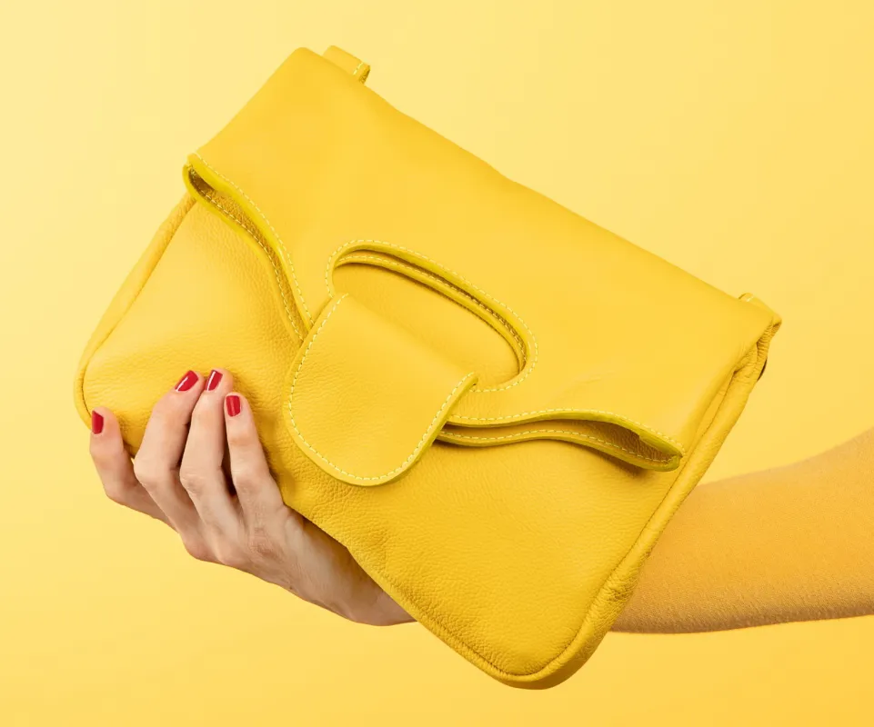 Gelbe Ledertasche