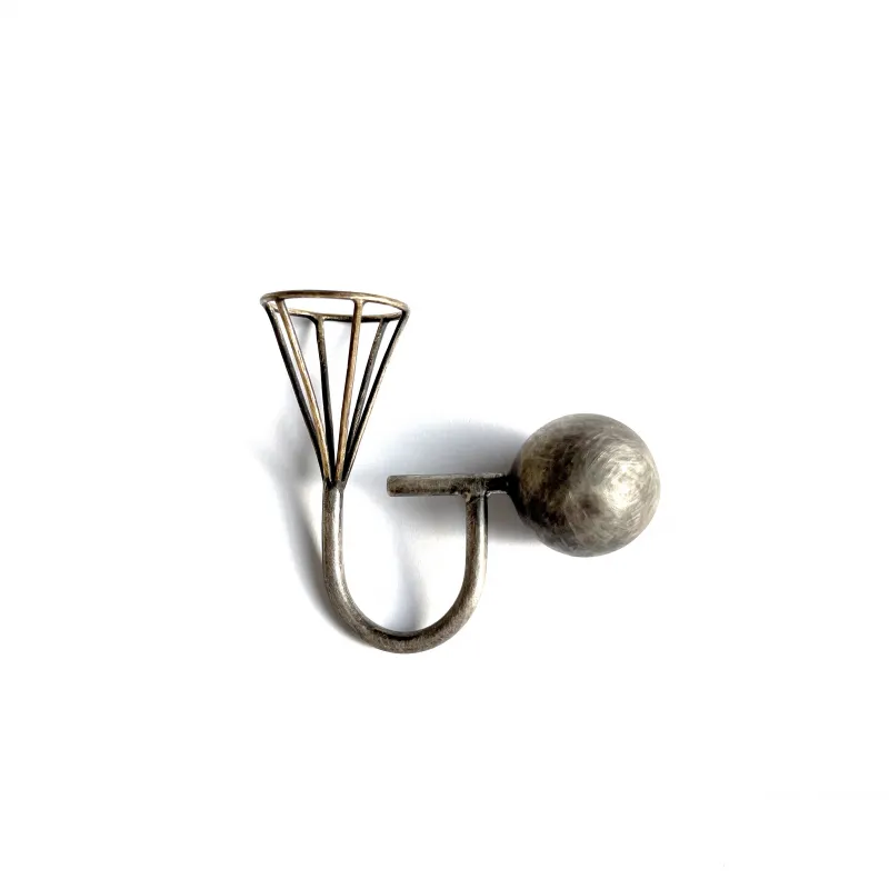 Liisa Hashimoto Ring: Ball und Netz