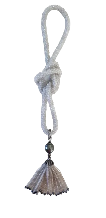 handgearbeitete Chalcedonit Kett mit Quaste und Tahiti Perle