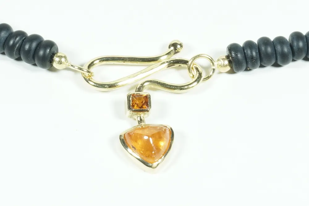 Onyxkette mit Wechselschließe in 750/- Gold mit 2 Mandaringranaten