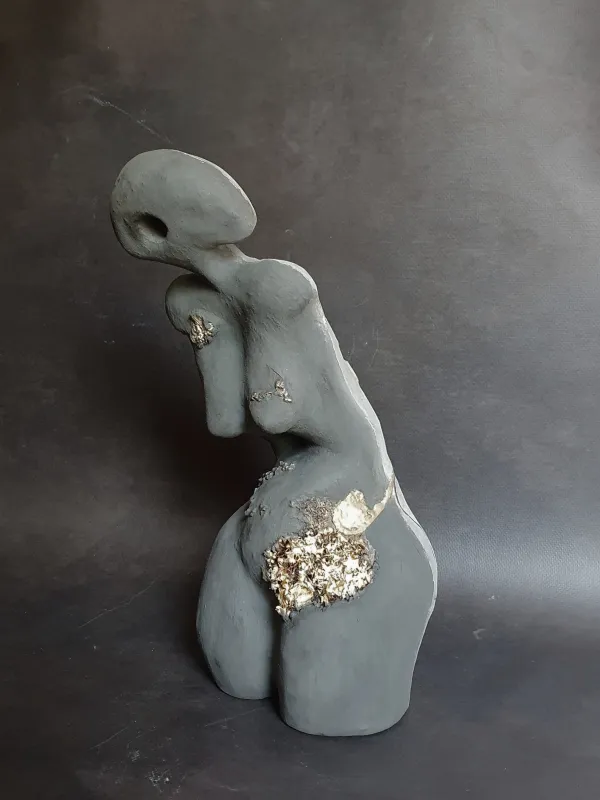 Rekonstruktion einer Büste und Gestaltung mit Naturmaterialien, Urushi und Silber