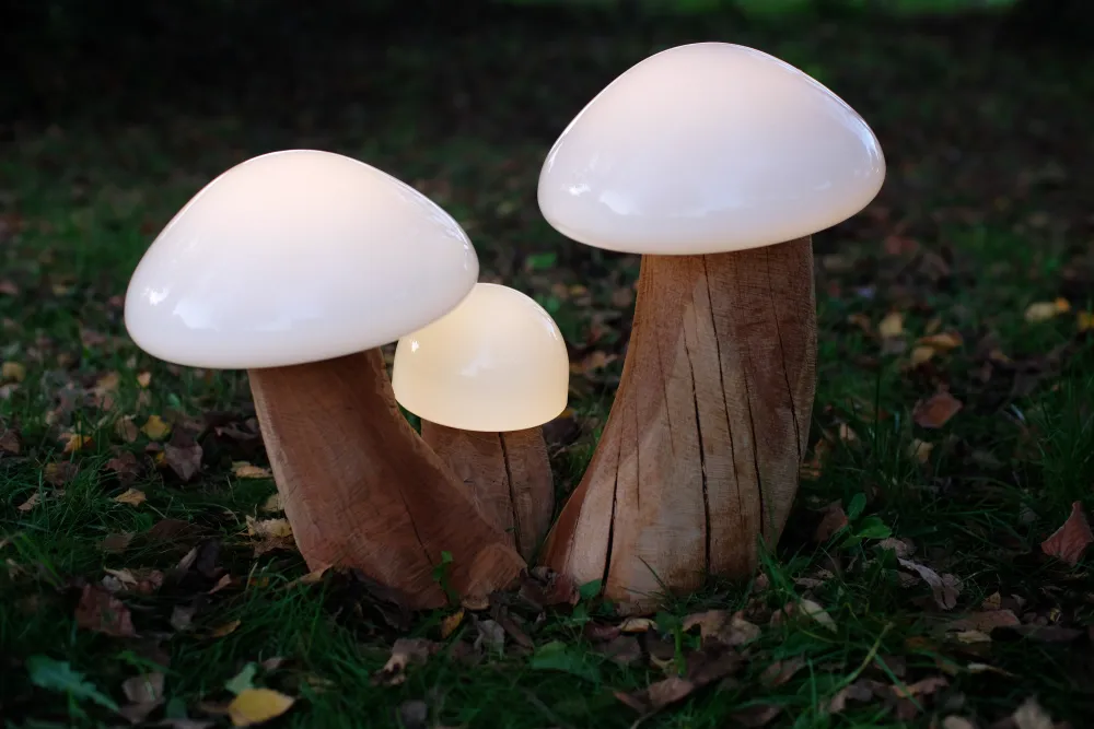 Rosalie Buchtal Holzskulptur/ Lampe, die aussieht wie drei Pilze