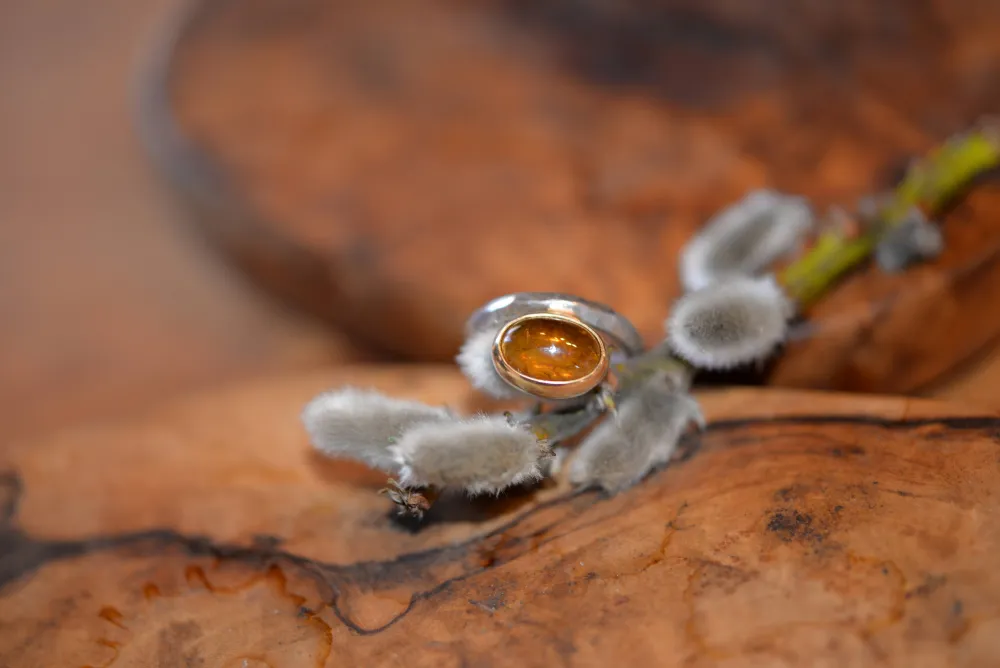 Feueropal in 18 K Gold, Ringschiene Silber 925