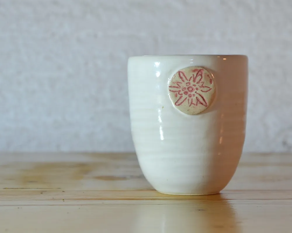 Becher mit Edelweis