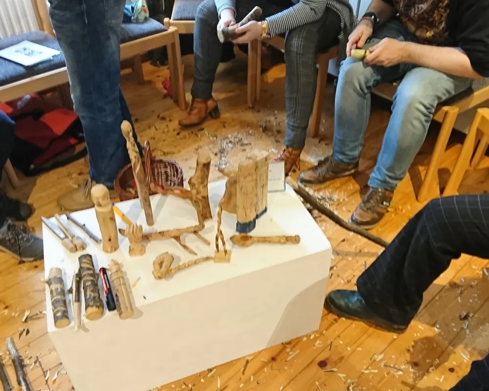 Mitmachstation Schnitzen