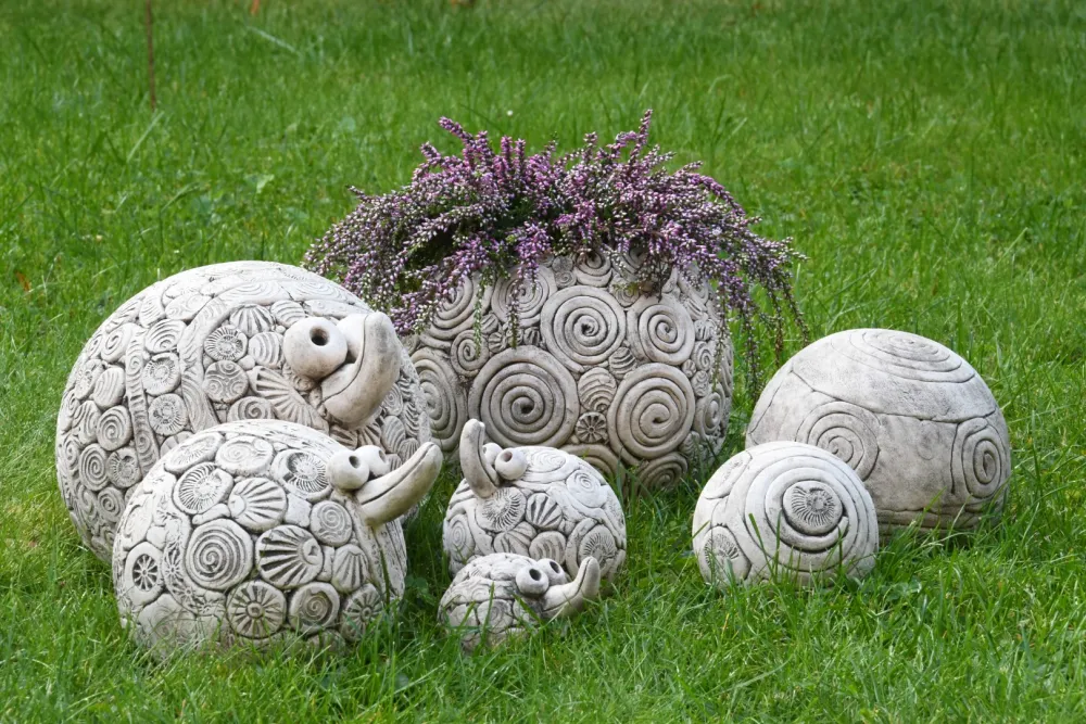 Pflanzkugeln, Vögel aus Ton