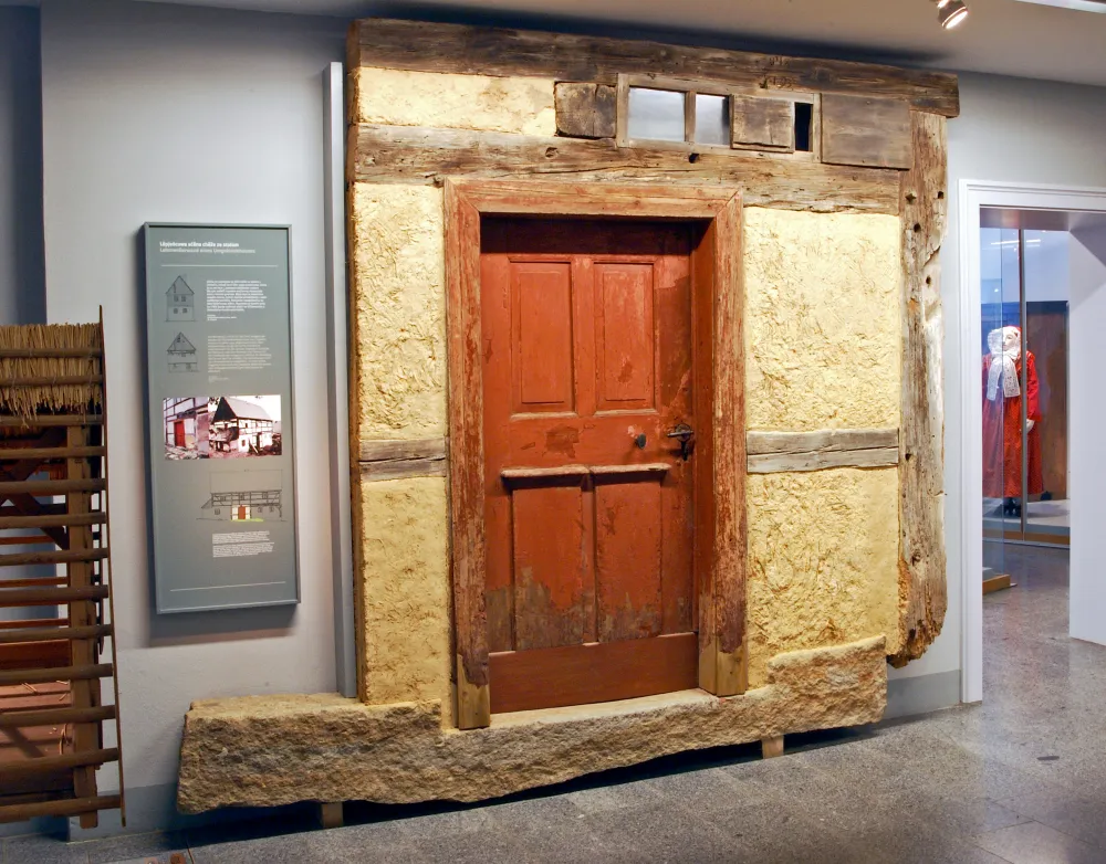 Bergung und Ausstellung eines typischen Fachwerks mit Blick in die Dauerausstellung.