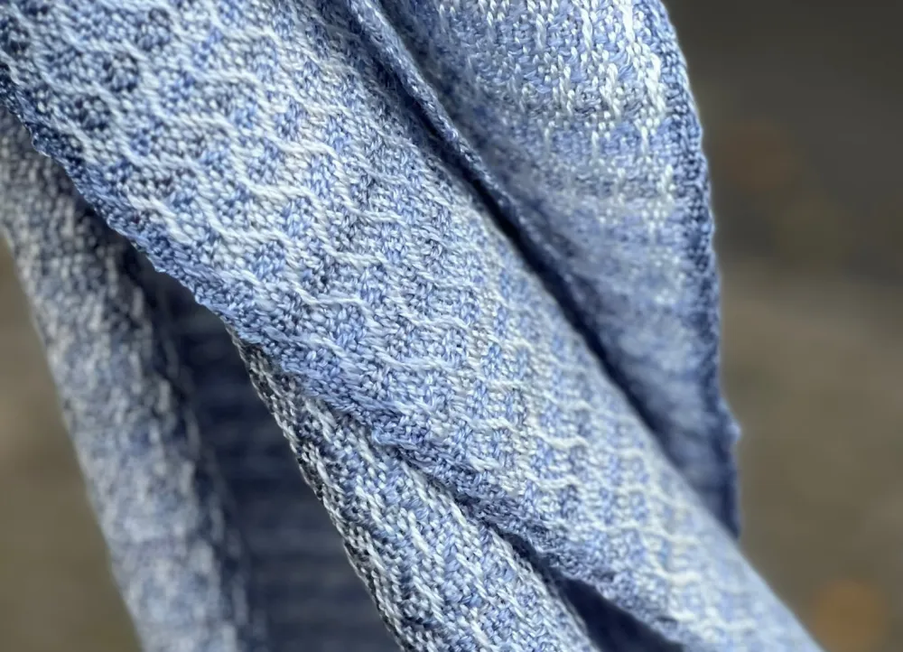 Handgewebter Schal, Merino - Lyocell, helle Blautöne