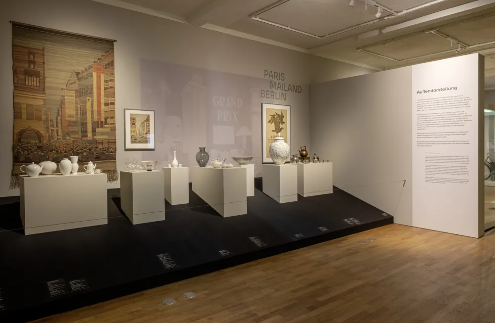 FORMEN DER ANPASSUNG Ausstellungsansicht