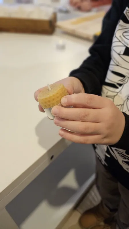 selbsthergestelle Kerzen aus Bienenwachs mit Honig Haase