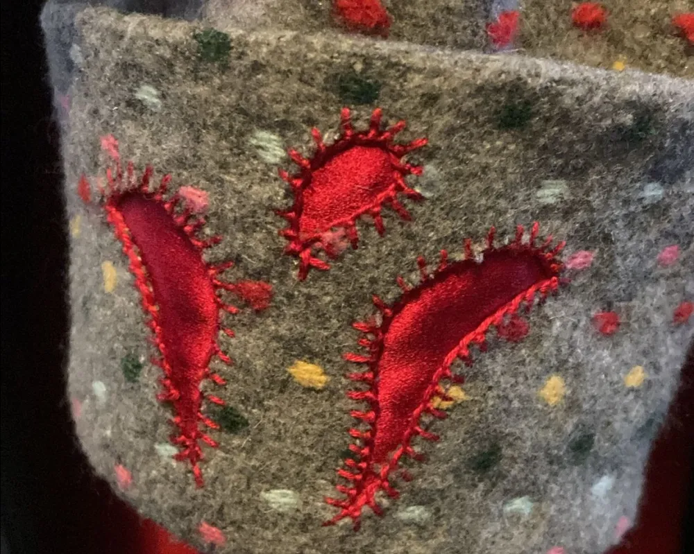 gesticktes Detail auf einem Ärmel