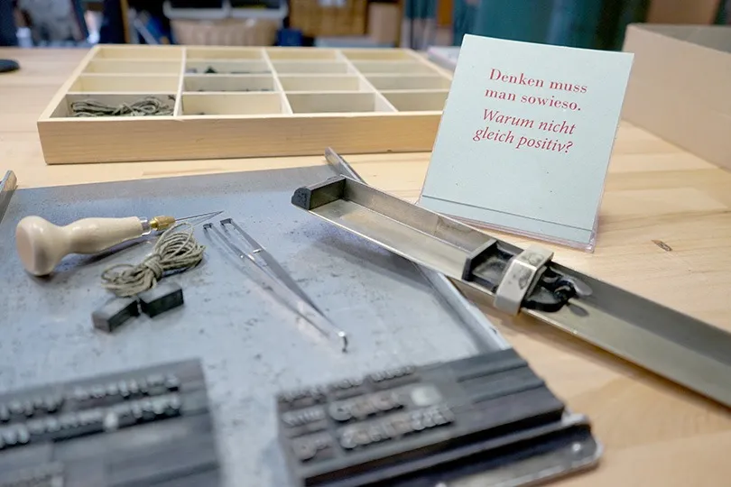 Letter und Winkelhaken