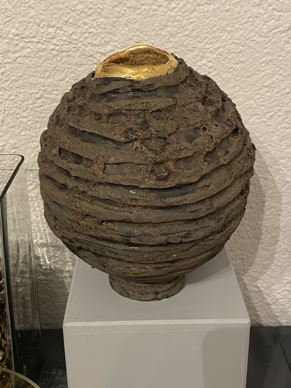 Kugelobjekt, Steinzeug, Vulkanglasur, Echtgold