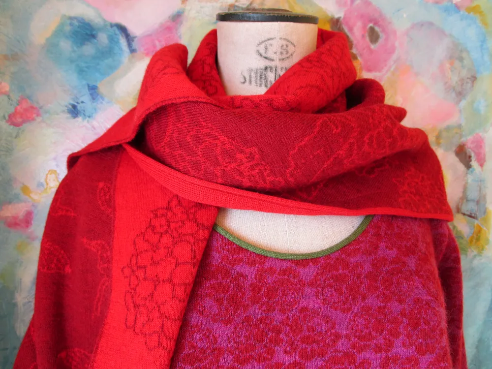 Pulli mit Schultertuch