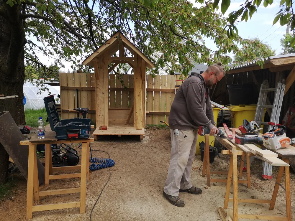 Bau eines Komposttoilettenhäuschens