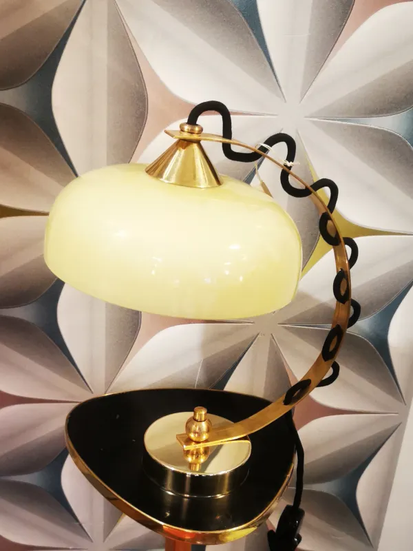 Glas/ Messing mit dekorativer Kabelführung