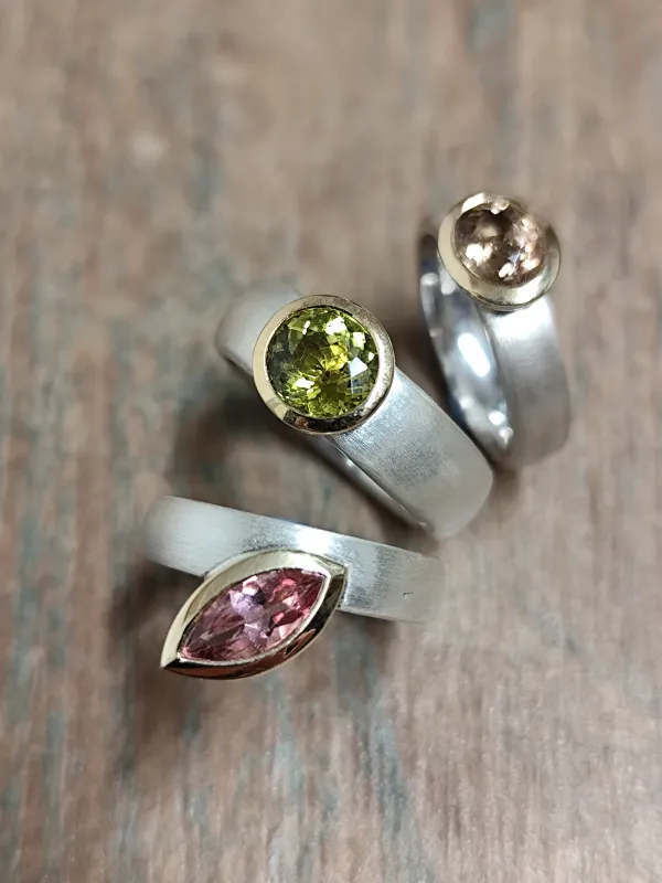 Ringe mit diversen Turmalinen, in Silber mit 750 GG gefasst