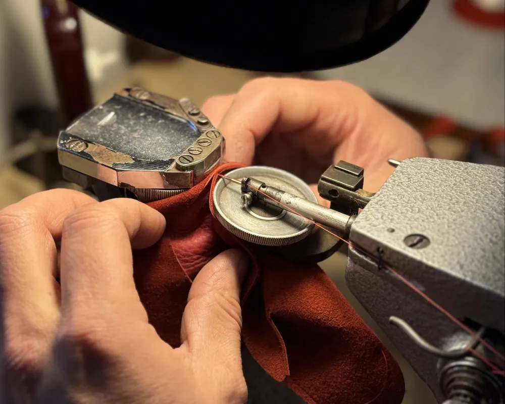 Linksnaht eines Handschuhpaares